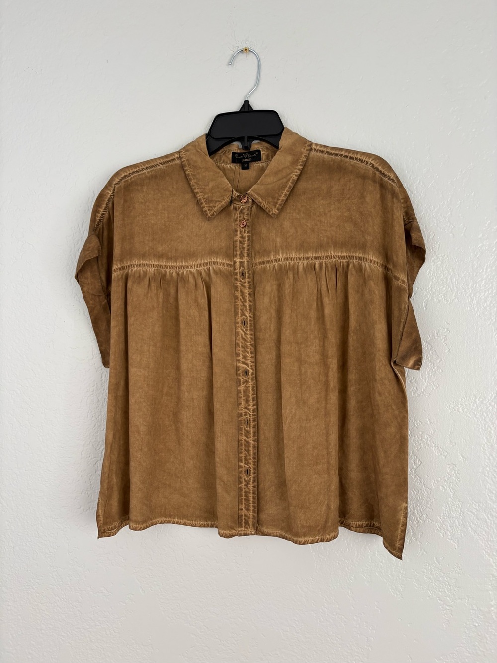❤️ New Relaxed Short-Sleeve Button Front Top in Light Brown